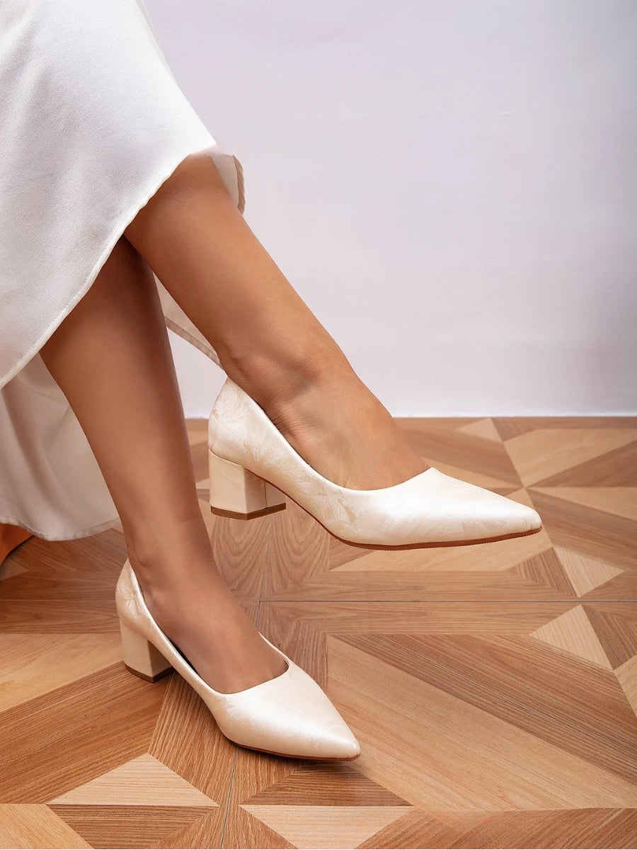 Women's Chanel-style Solid Color Floral Pattern Low-cut White Pointed Toe 5cm Chunky Heel High Heels