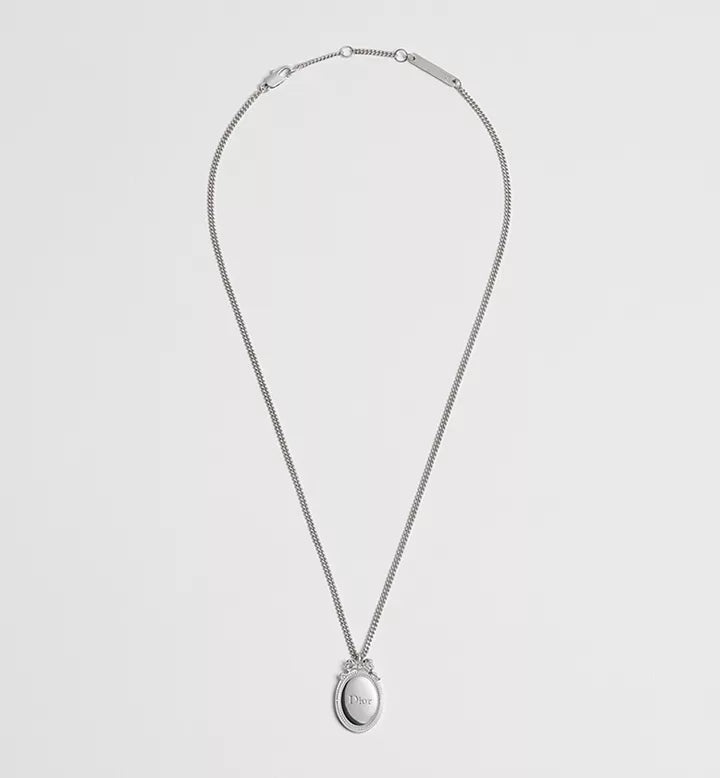 Dior Médaillon Pendant Necklace